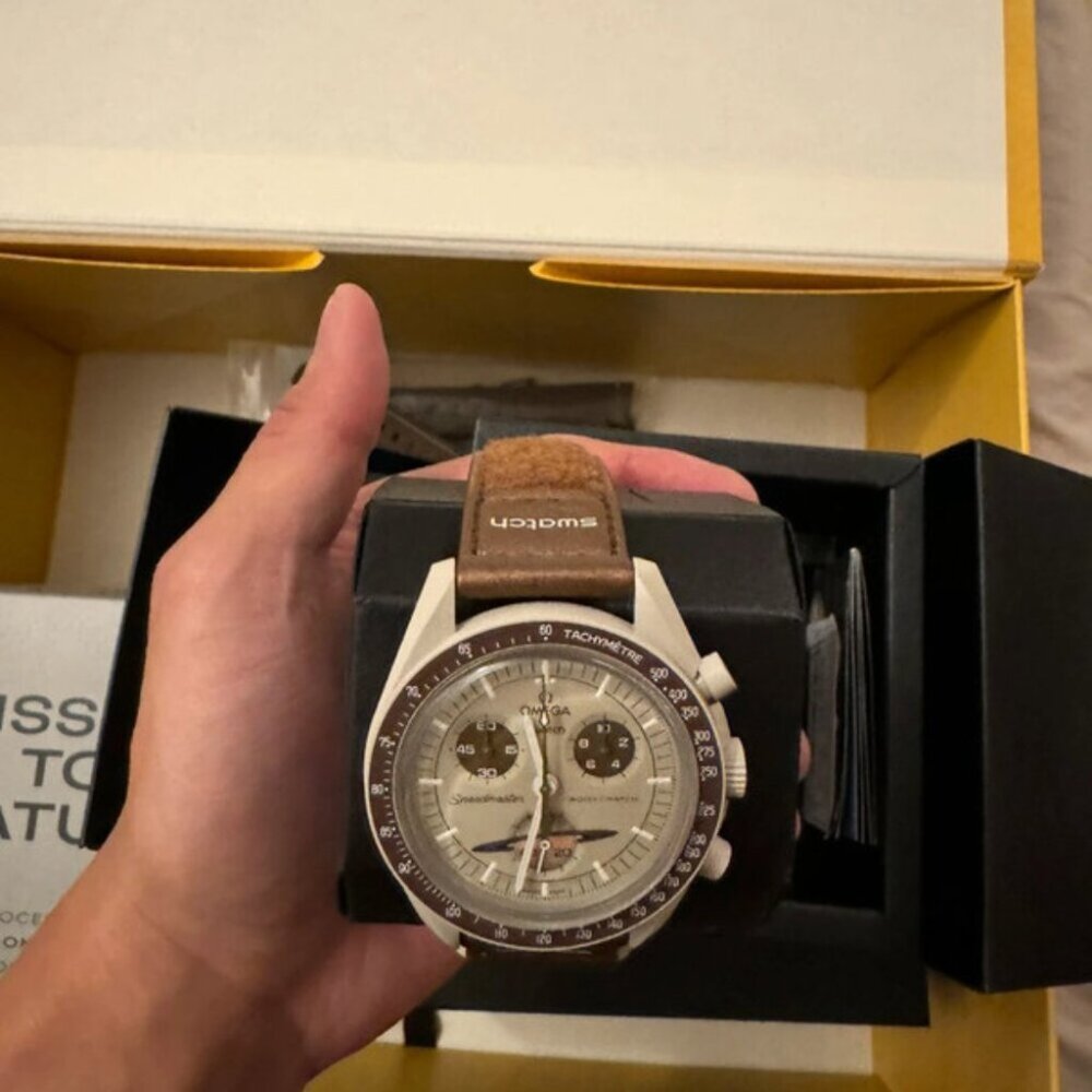 NEW IN BOX Omega x Swatch Bioceramic Moonswatch - Mission to Saturn Wristwatch - Picture 3 of 7